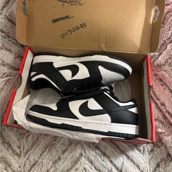 NEW Nike Panda Dunk Low Black and White Men's Sneakers Size 8.5 Women’s Size 10 - Picture 2 of 6